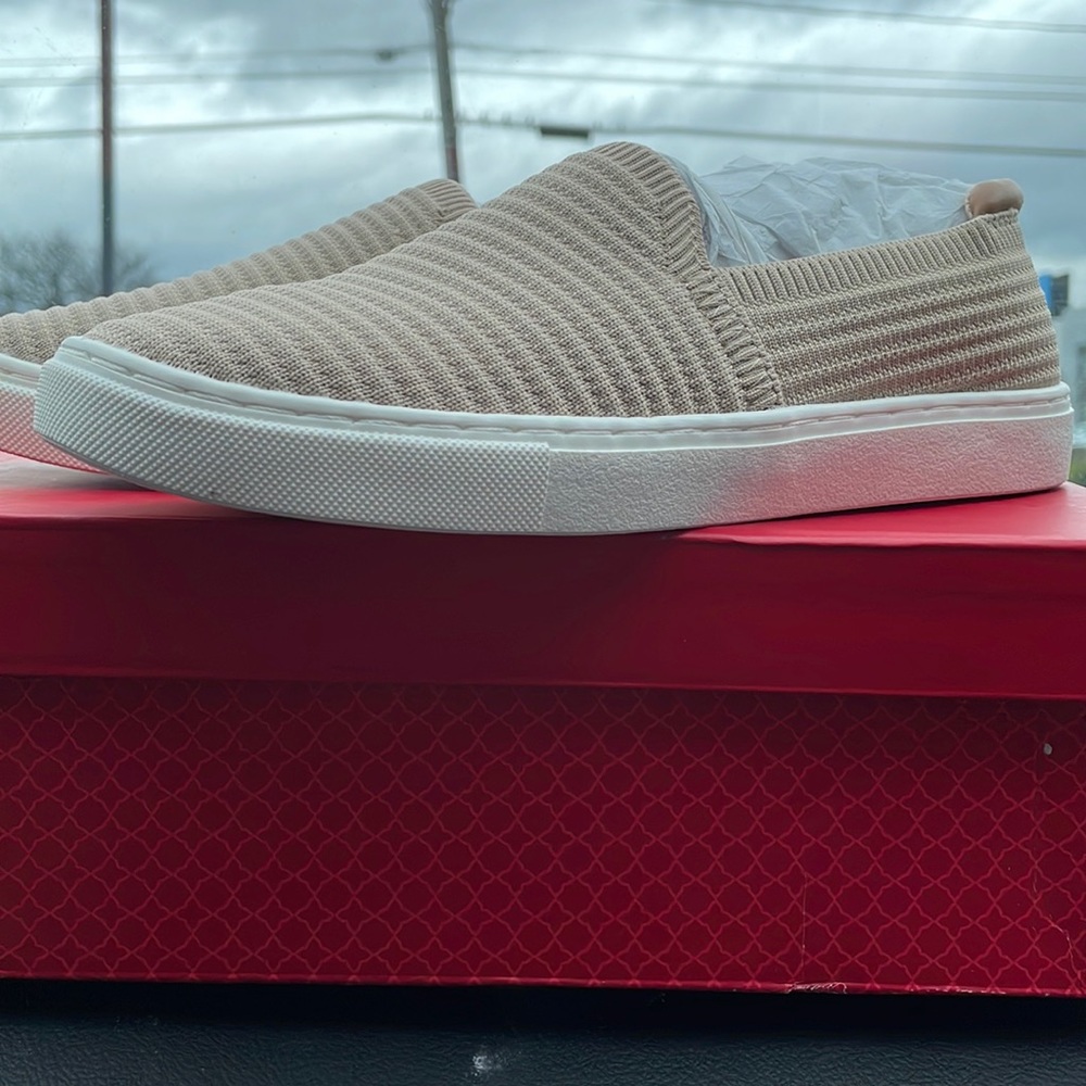 Kelly & Katie beige knit slip ones size 8M women’s